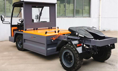 Semi-hanging electric tow tractor